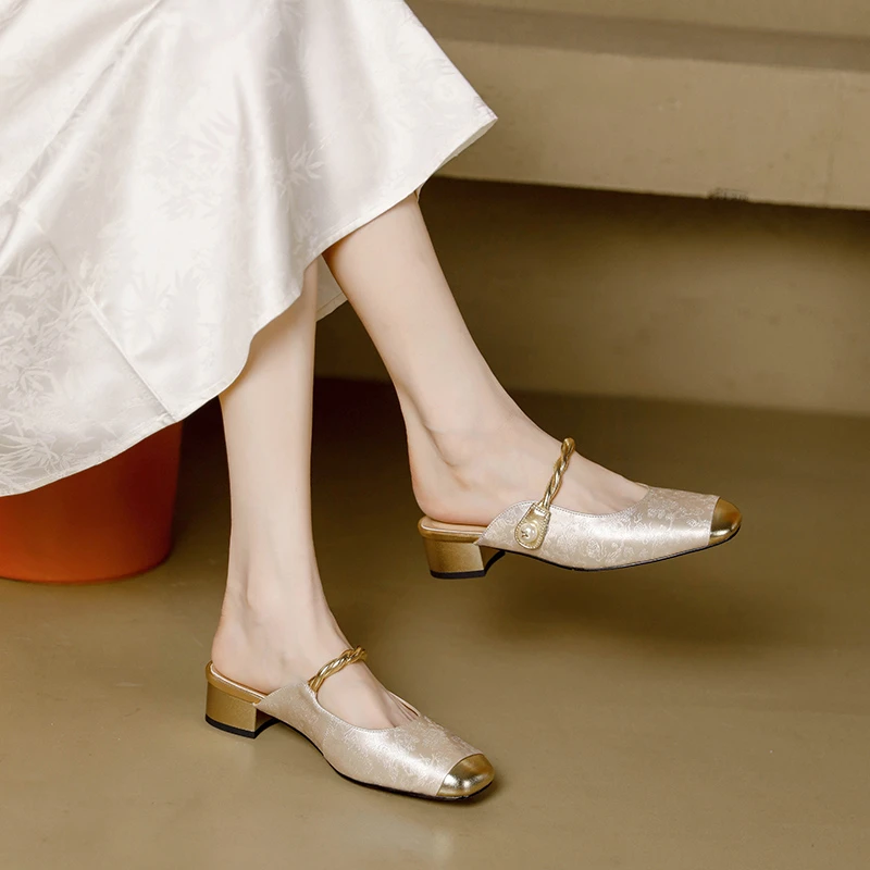 新中式国风包头拖鞋女款2025新款爆款出游百搭粗跟凉拖鞋女夏外穿