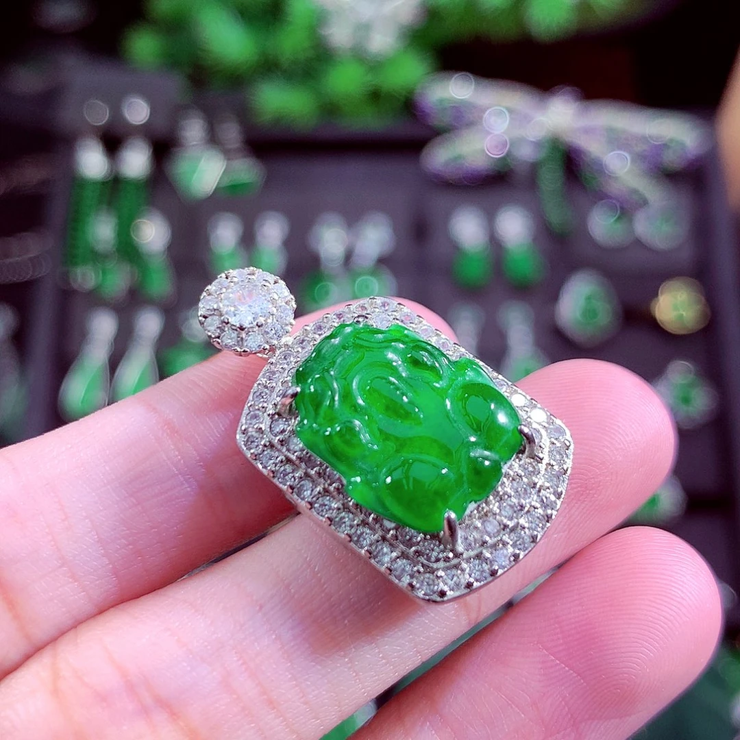 颈饰未镶嵌翡翠天然