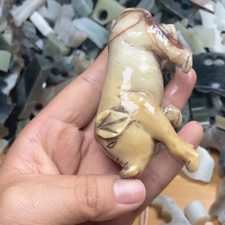 和田玉（糖玉）未镶嵌珠宝奇石有纹裂