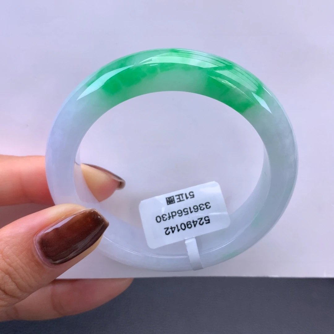 翡翠未镶嵌手镯白底青手镯（有纹）