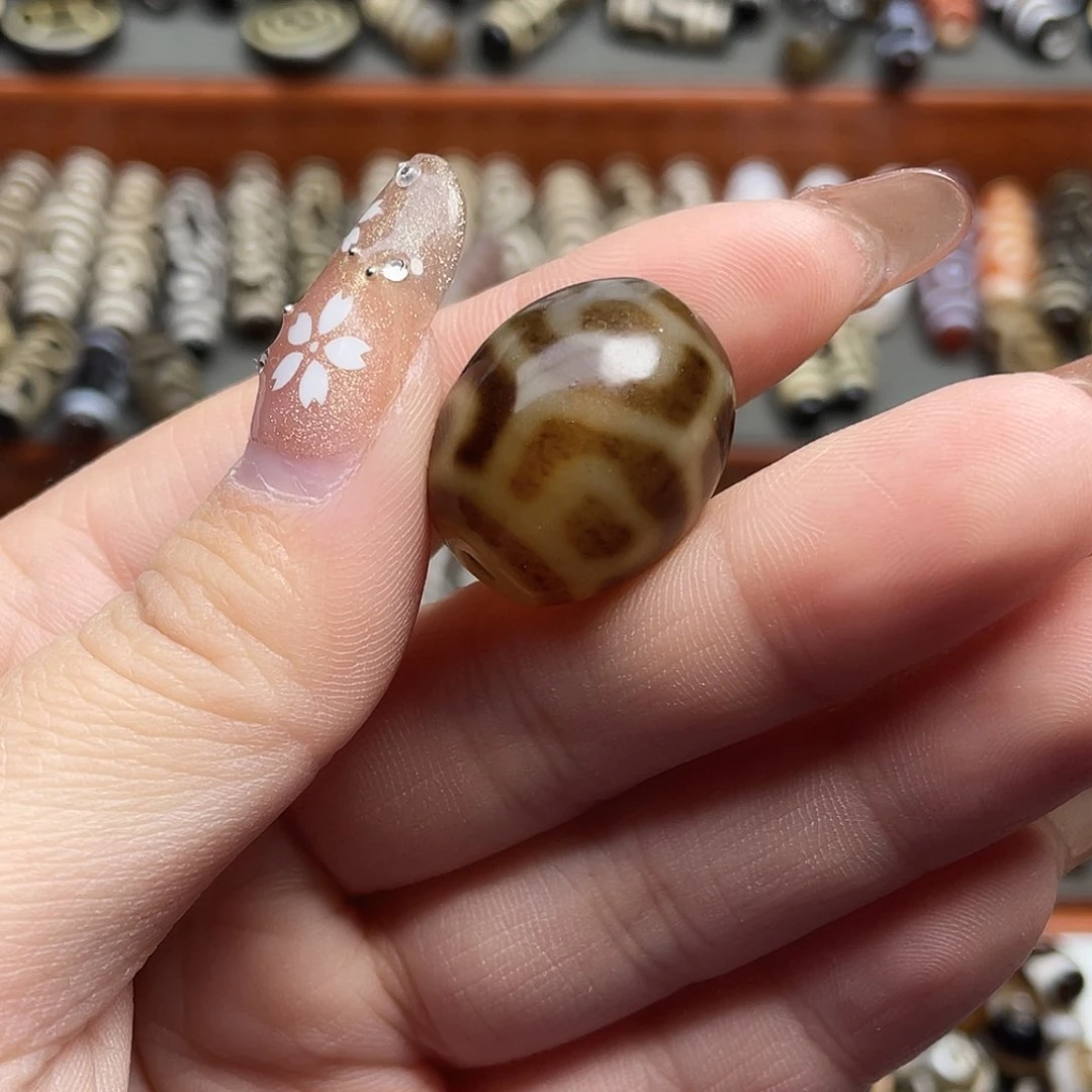 玛瑙/玉髓颈饰未镶嵌旋*