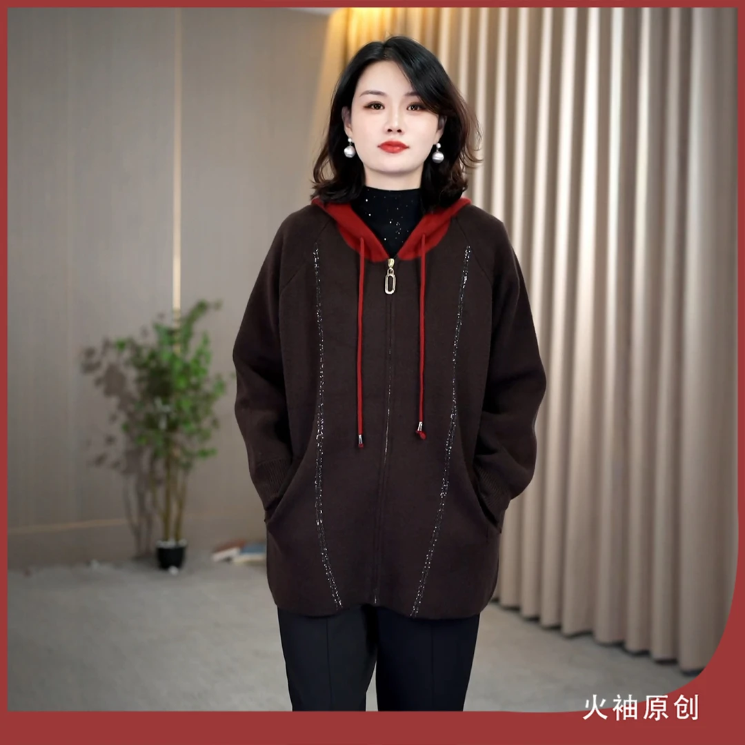 火袖G2032中老年女装连帽短外套女秋冬新款软糯舒适长袖烫钻大衣