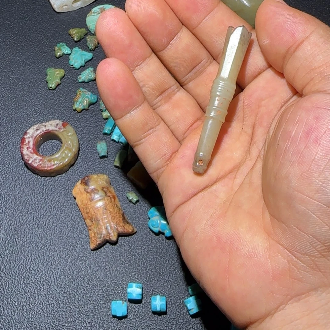 路***上和田玉（糖玉）未镶嵌挂件