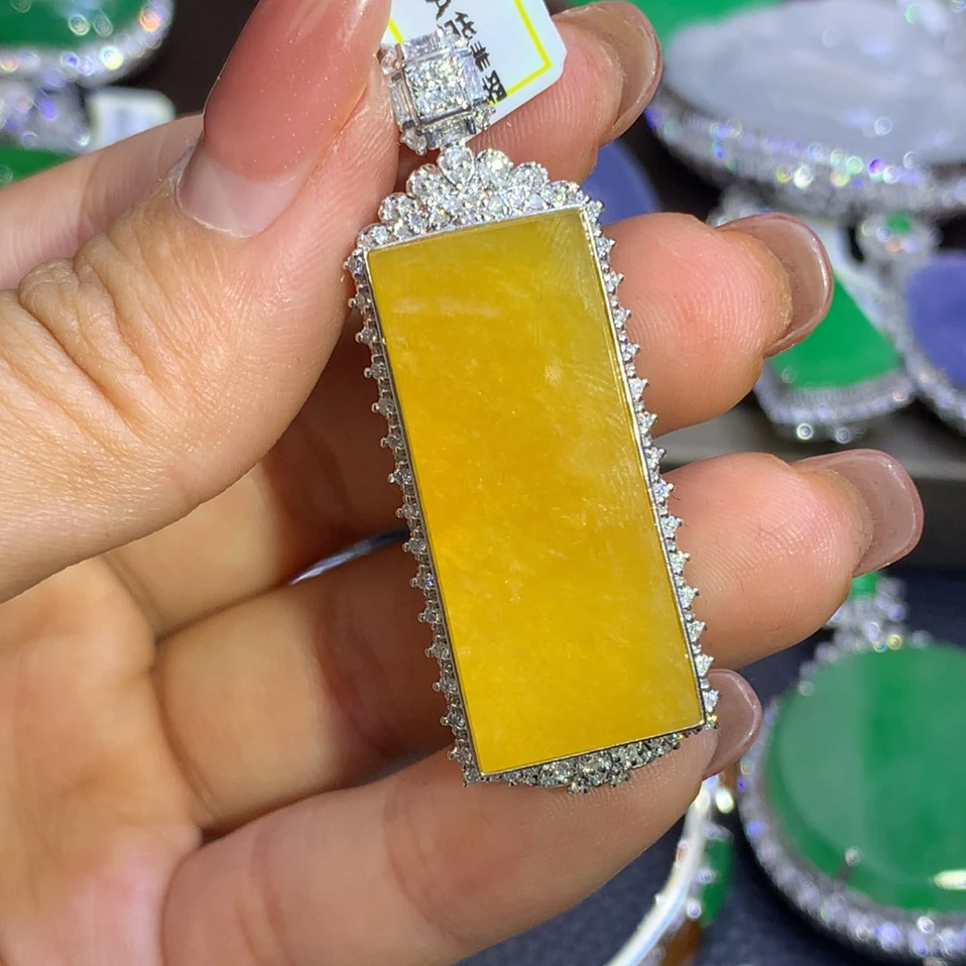 翡翠18K金镶嵌颈饰九*岁翡翠吊坠