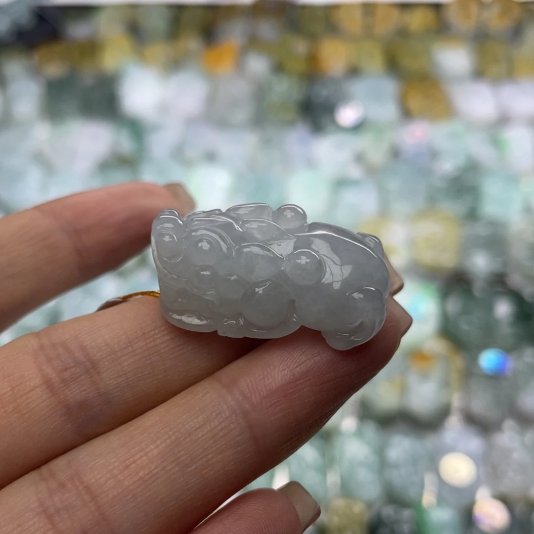 翡翠未镶嵌颈饰貔貅