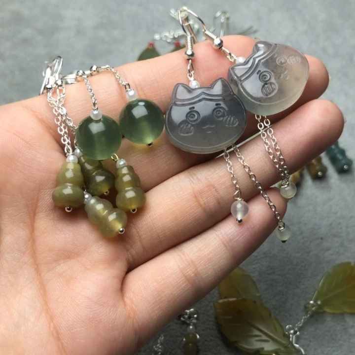 蛇纹石玉耳饰未镶嵌猫**令