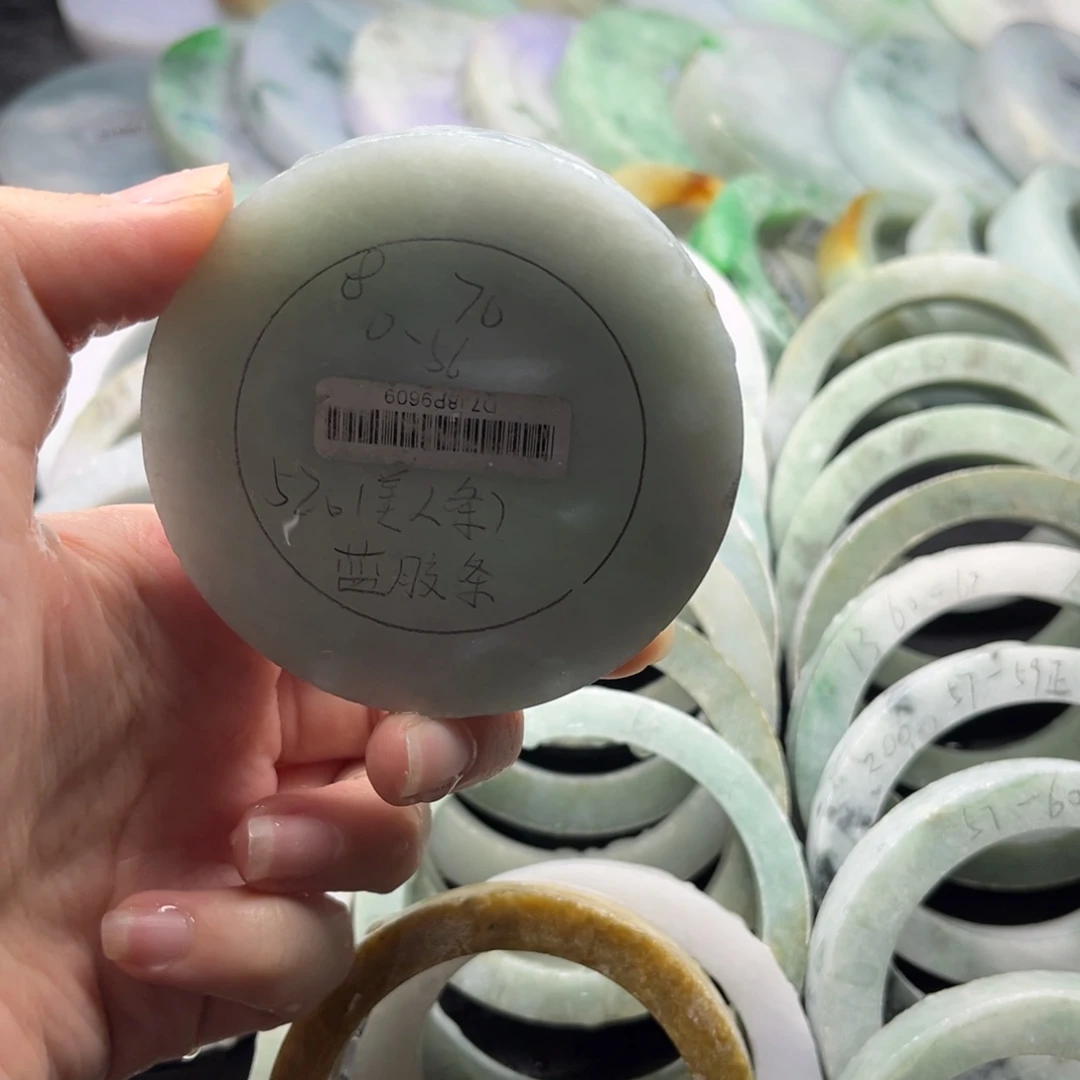 未镶嵌翡翠手镯定制翡翠