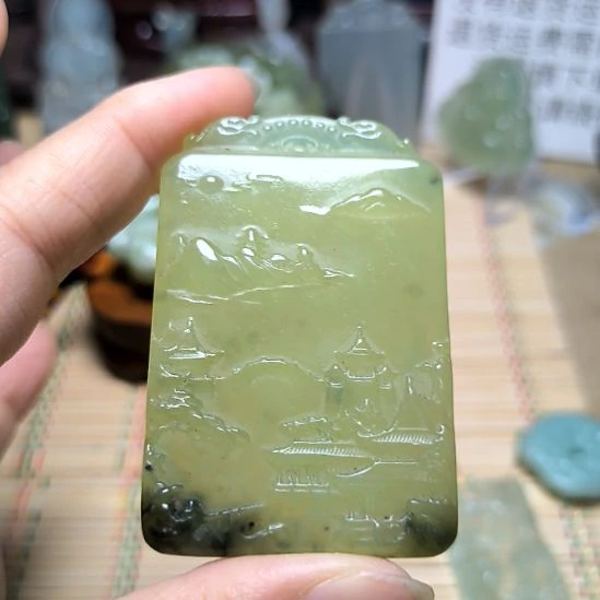 蛇纹石玉未镶嵌颈饰