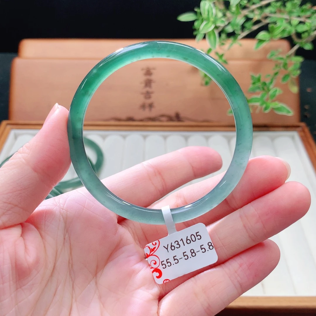 未镶嵌手镯（圆镯）翡翠