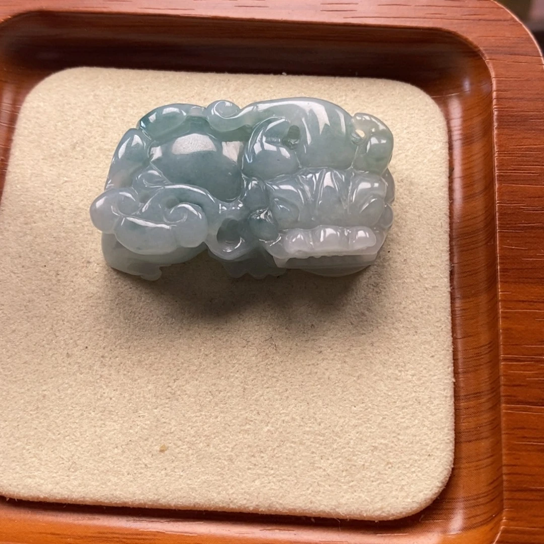 满***何翡翠未镶嵌颈饰霸王貔貅