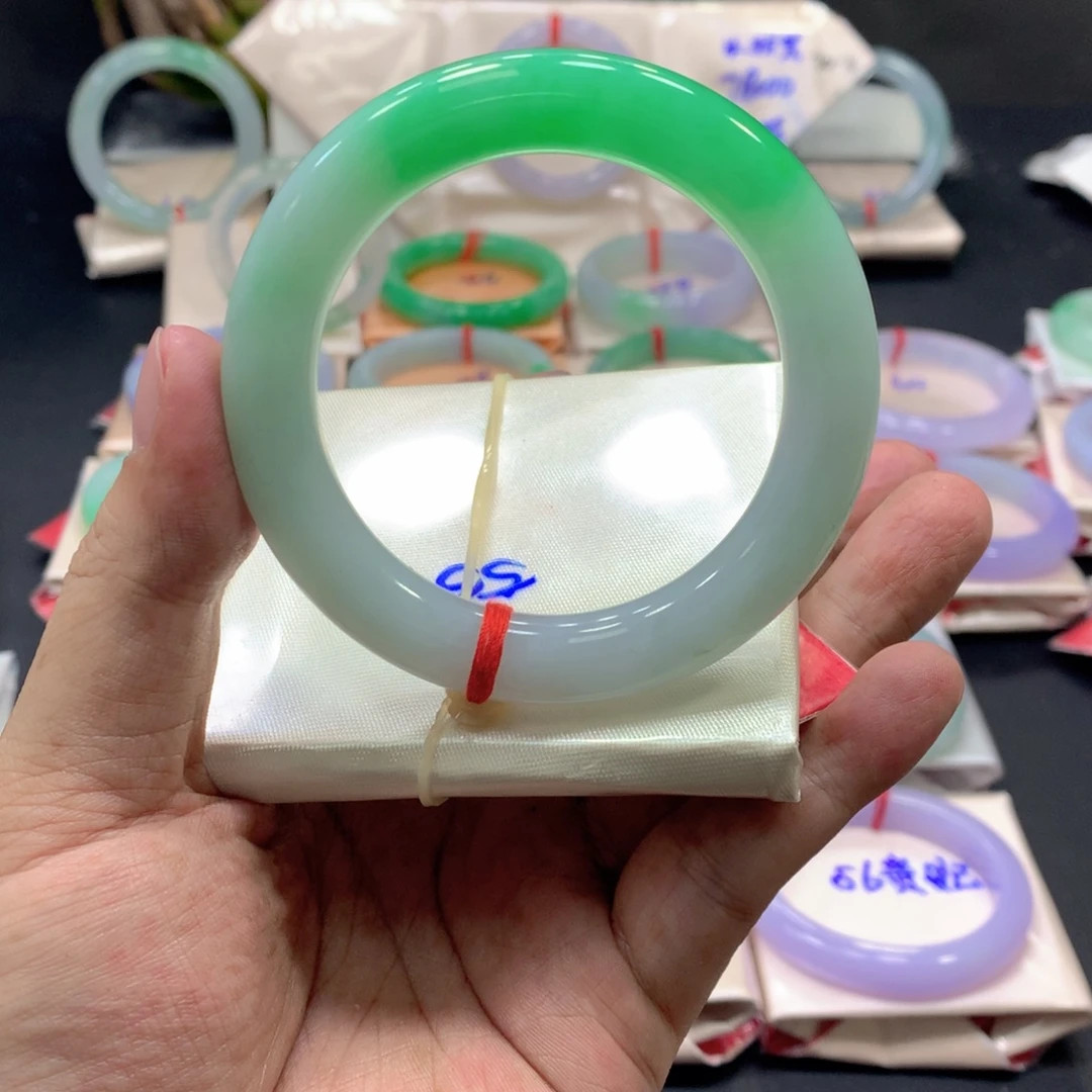 翡翠未镶嵌手镯（圆镯）翡翠