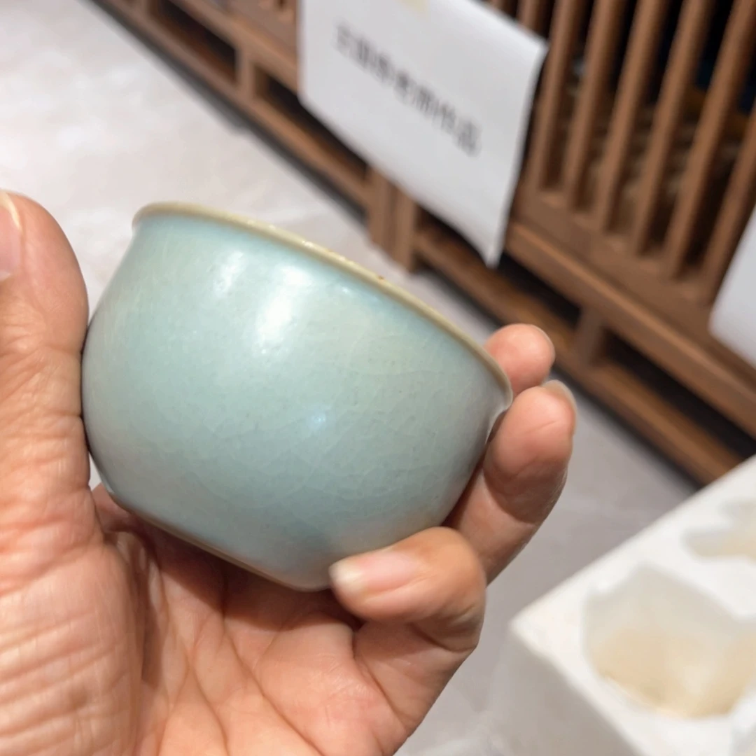 青***隐杯子瓷仿古的风格也有着一丝浪漫