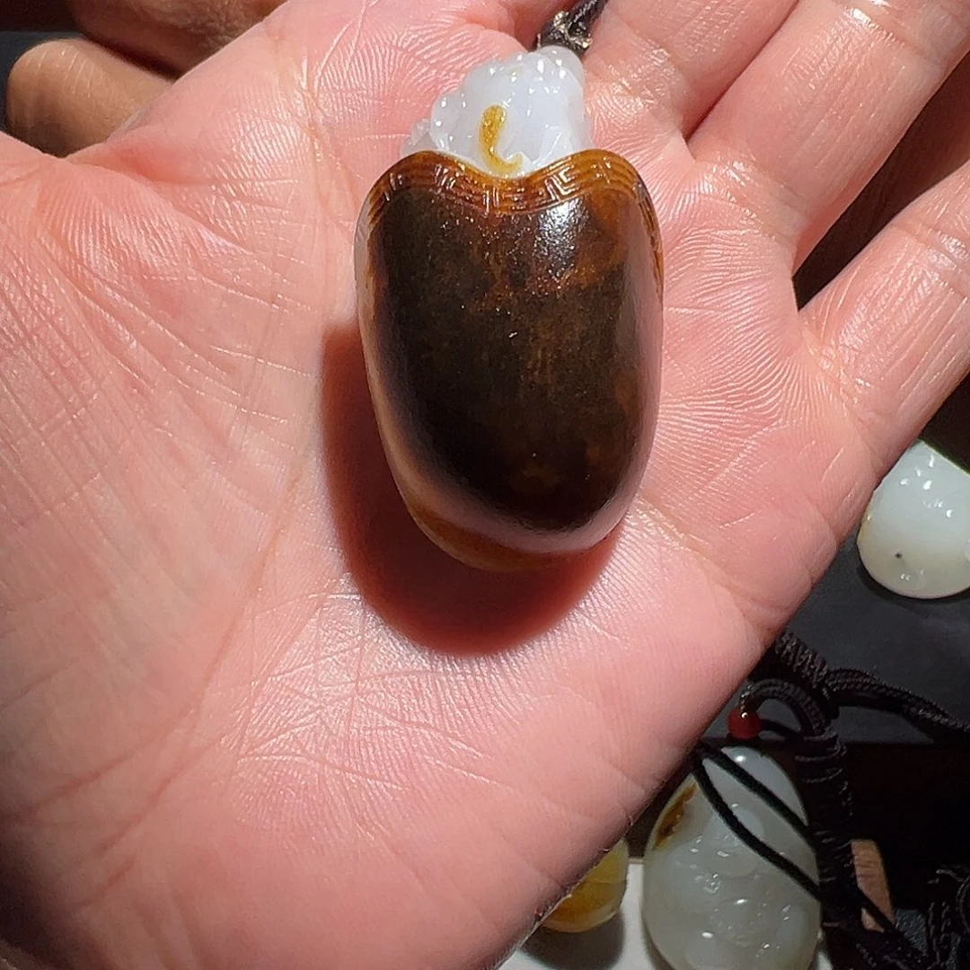 白****颈饰未镶嵌和田玉