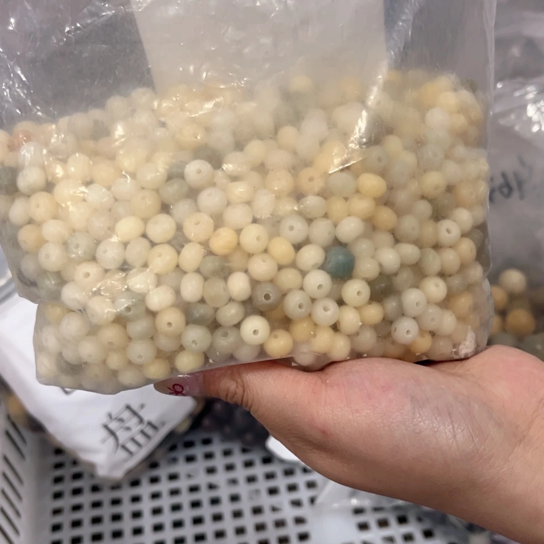 白玉菩提吊坠z8mm z锅底福利不售后。两人分算盘