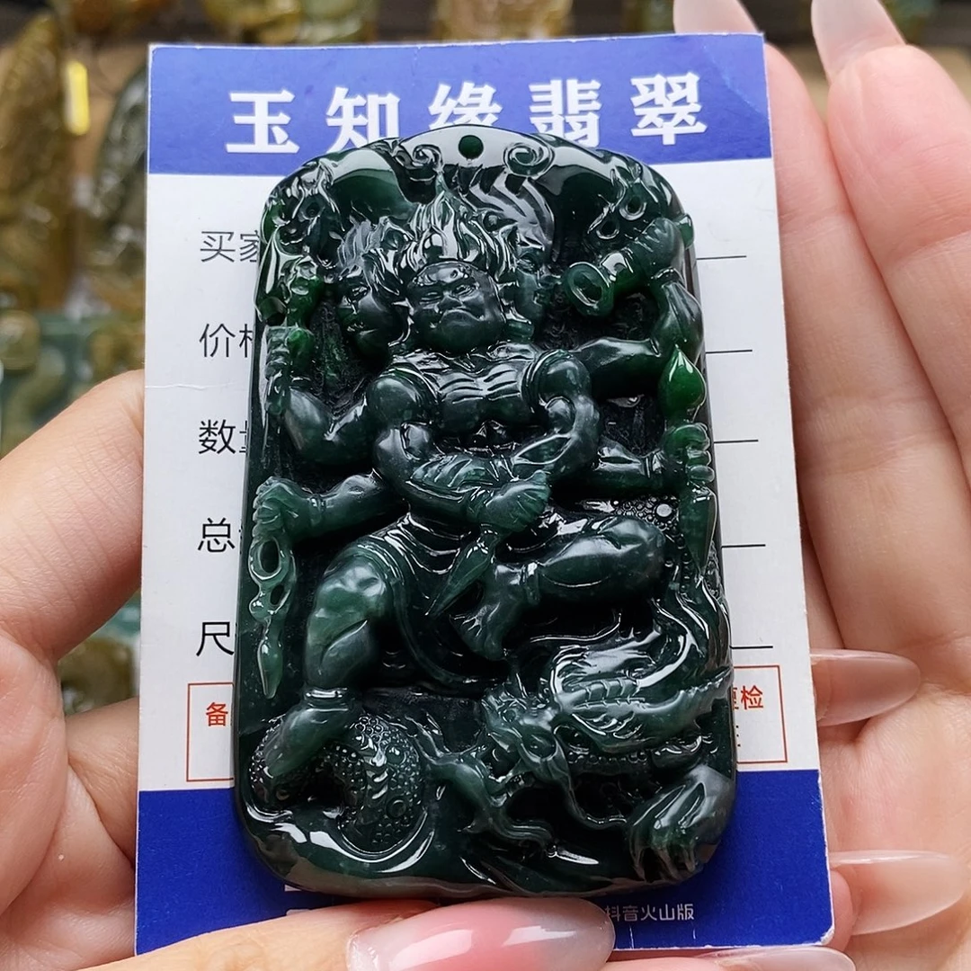 翡翠未镶嵌颈饰不动明王