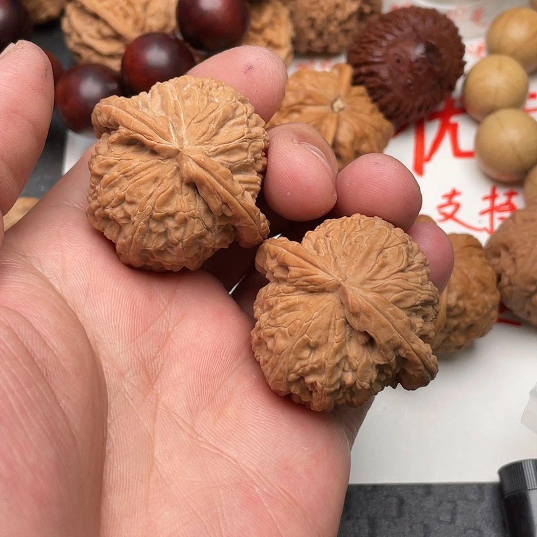 文玩核桃吊坠柚****嗷白狮子