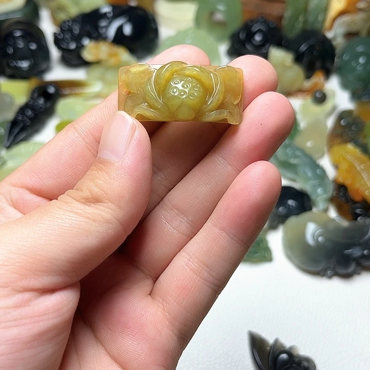 未镶嵌蛇纹石玉颈饰