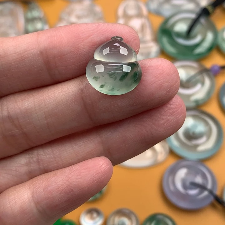 颈饰未镶嵌翡翠….