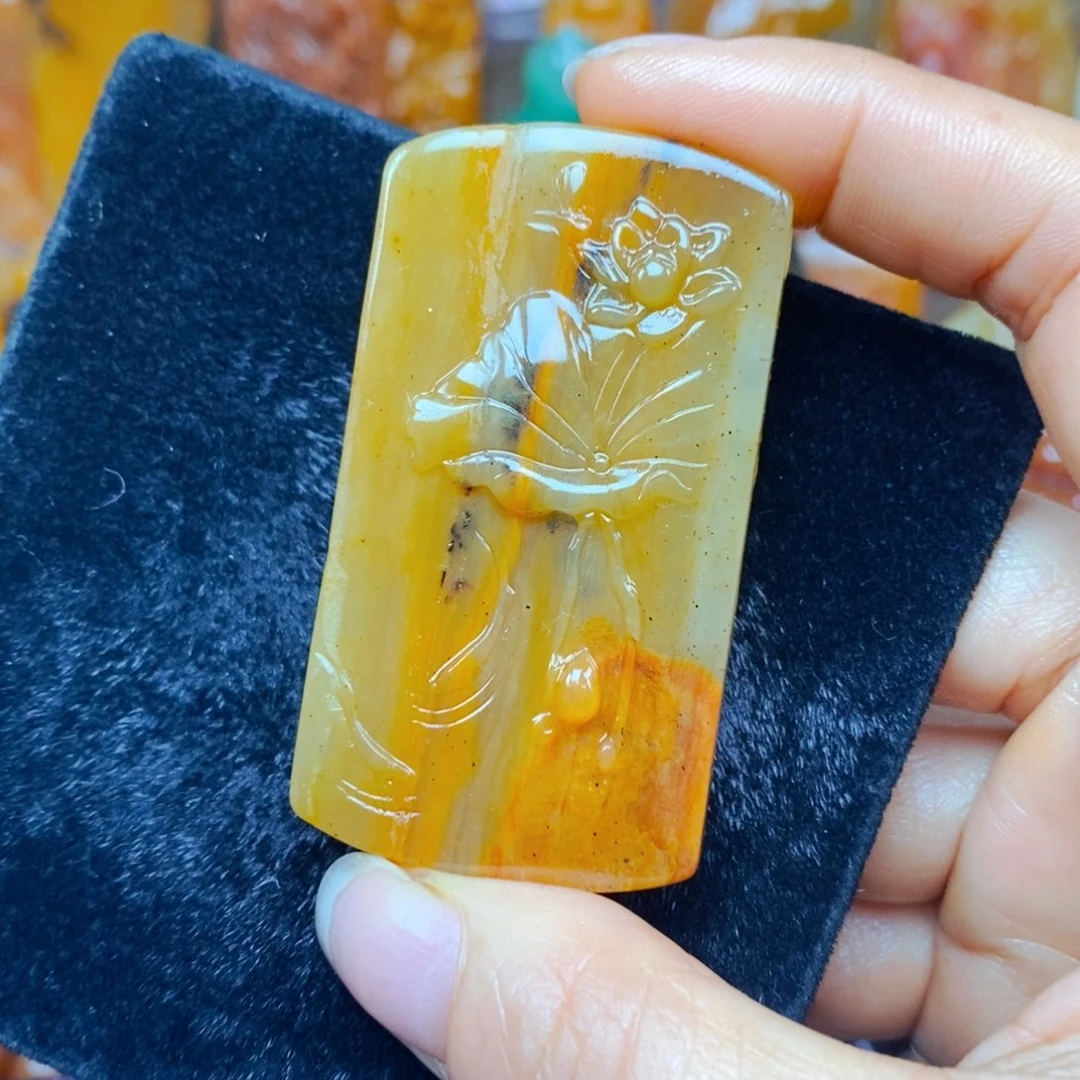 未镶嵌石英质玉（黄龙玉）颈饰