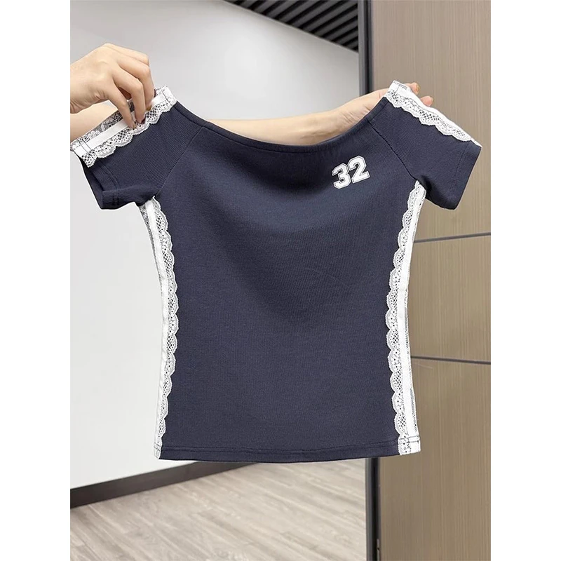 一字领露肩蕾丝拼接短袖t恤女夏季新款字母印花修身显瘦气质上衣