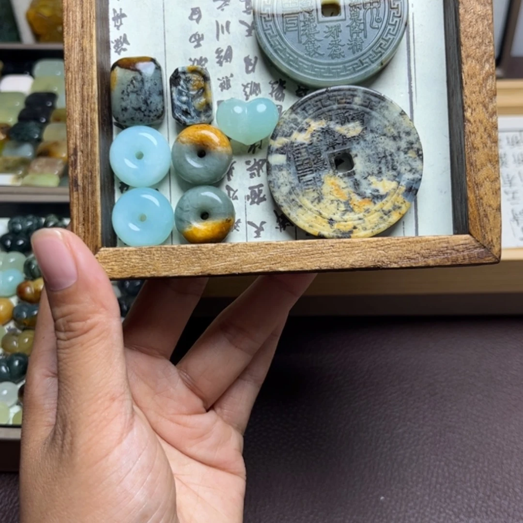合金蛇纹石玉颈饰
