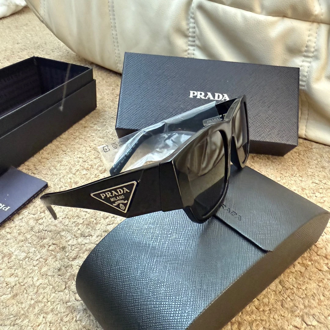 未使用 Prada/普拉达 mj 黑银侧边logo方框墨镜/665133147