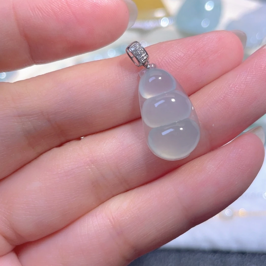 翡翠18K金镶嵌颈饰翡翠