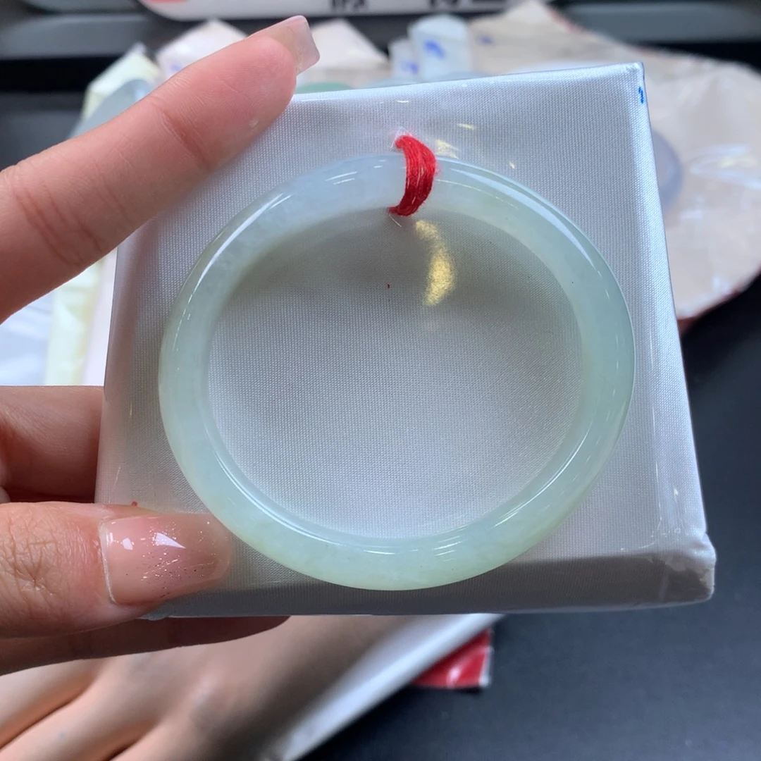 翡翠未镶嵌手镯56贵妃