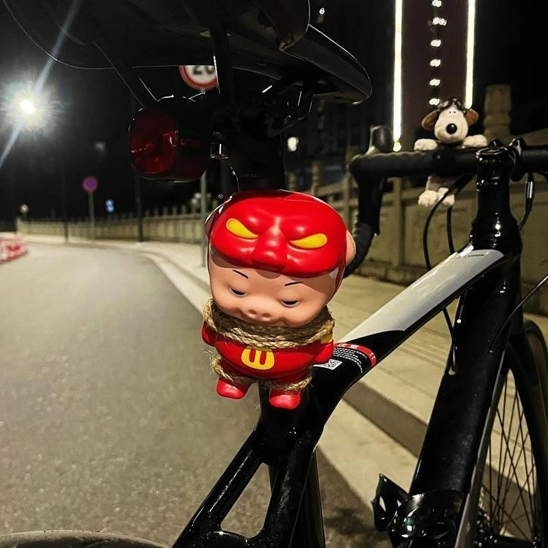 包邮2025年新款猪猪侠自行车挂件装饰吊坠电动车挂饰后视镜gg爆00