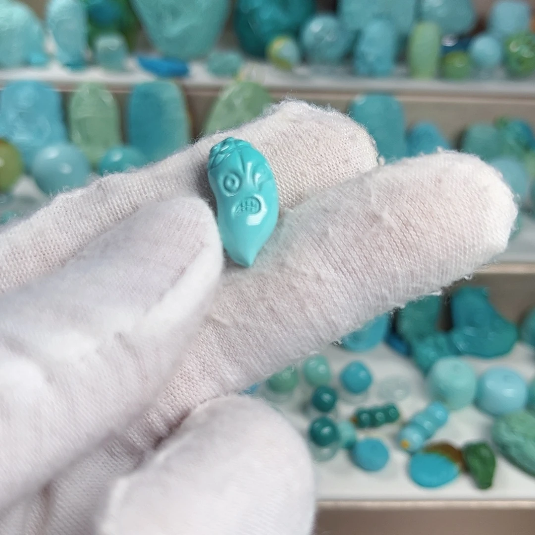 绿松石未镶嵌珠宝奇石