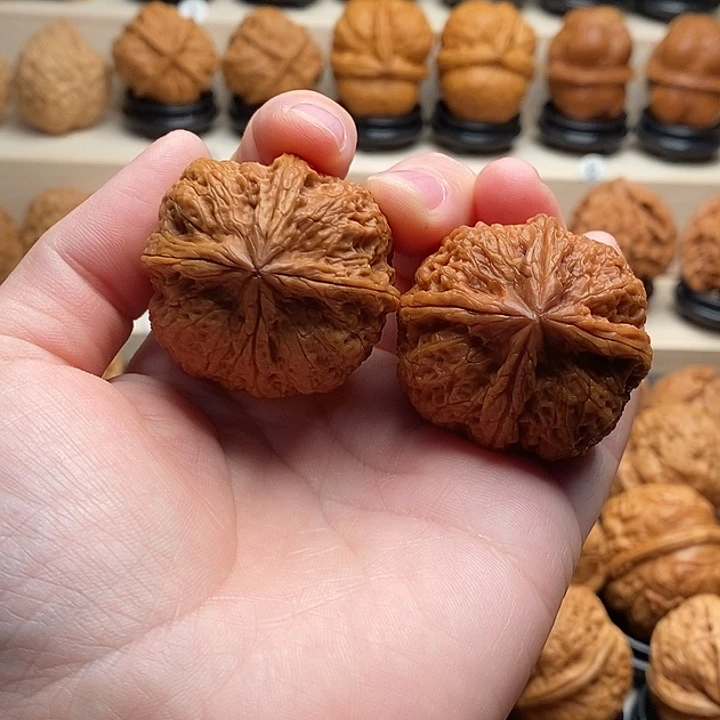 文玩核桃把件福利款，粗筋铁yun石