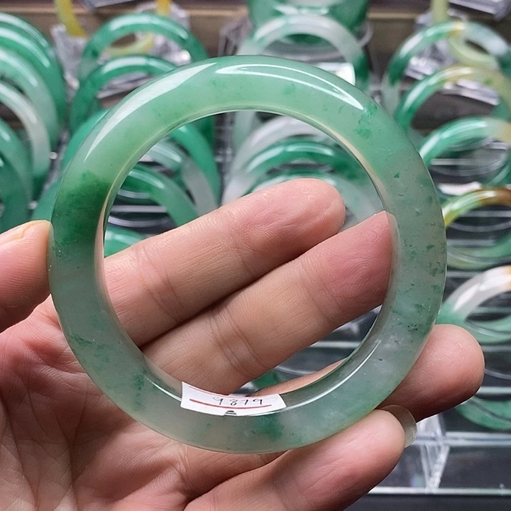 石英质玉手镯未镶嵌纤*