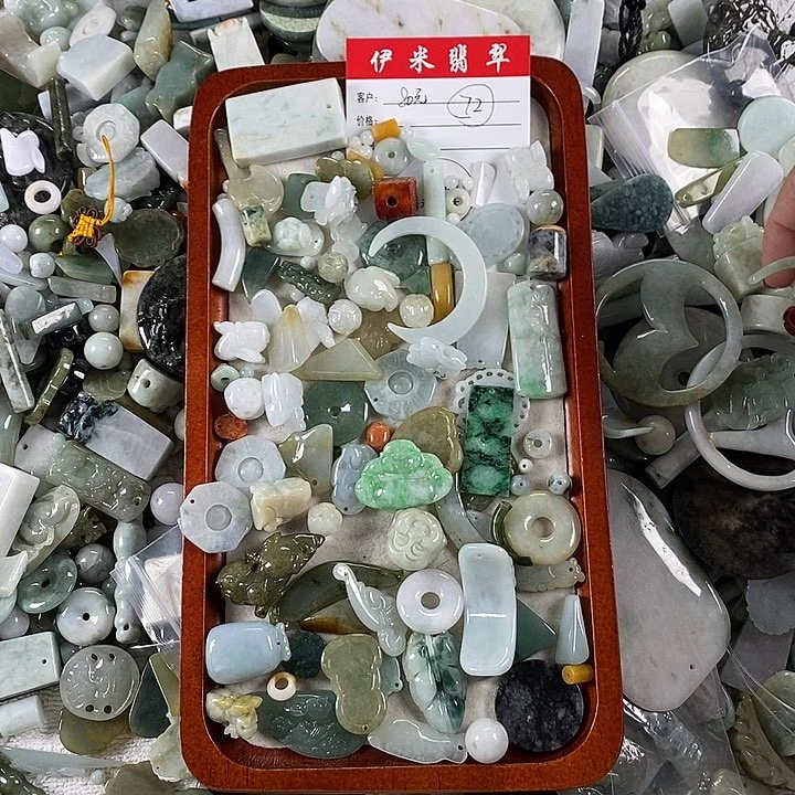 翡翠颈饰未镶嵌翡翠72