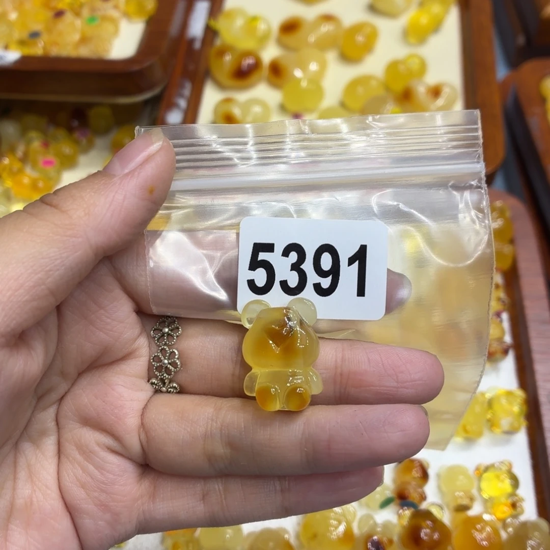 琥珀未镶嵌颈饰我