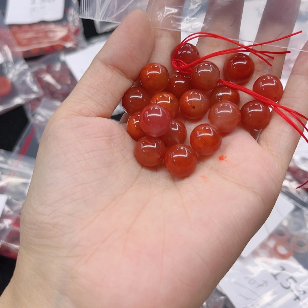 南红玛瑙未镶嵌珠宝半成品137 。