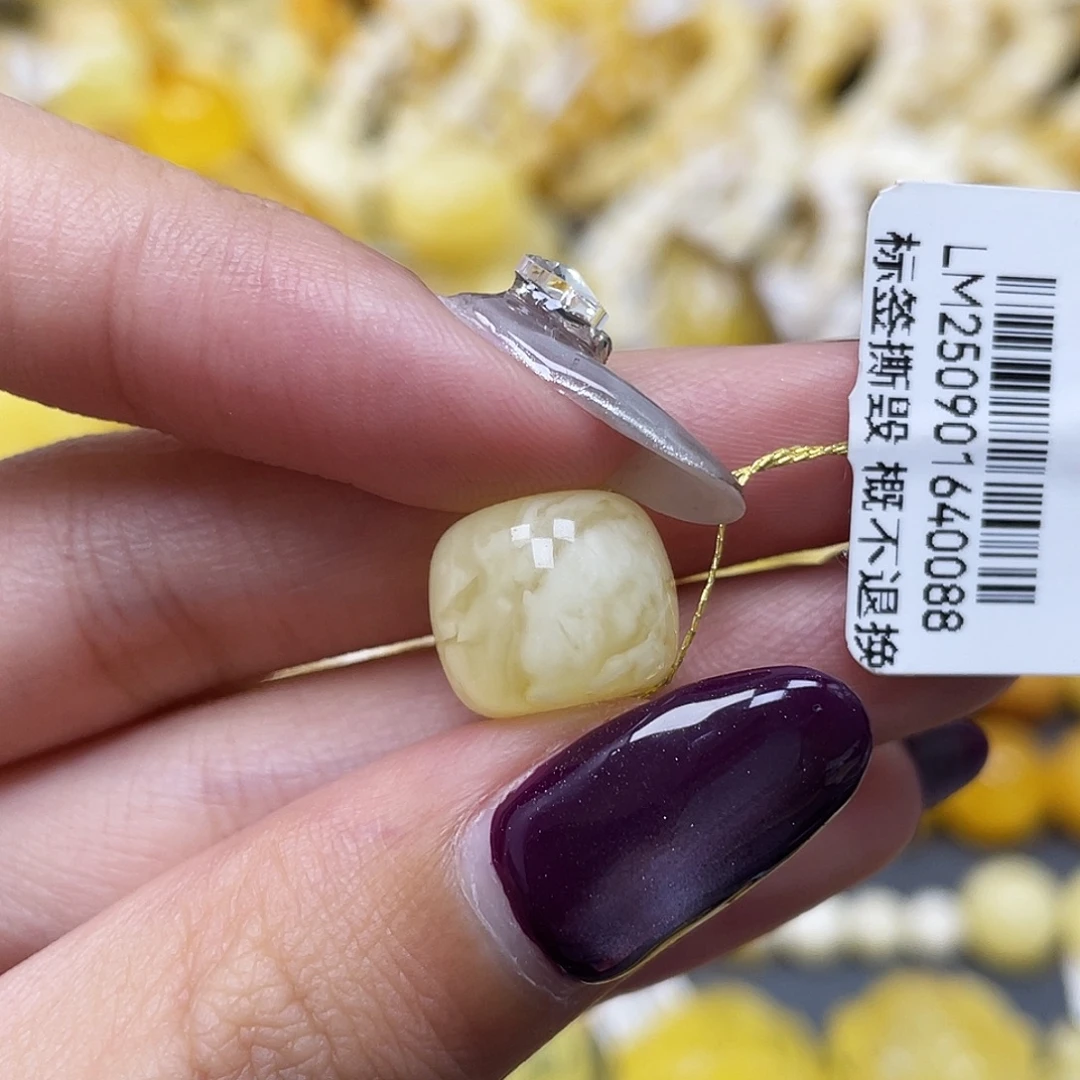 琥珀未镶嵌裸石12.4*10.4mm飘花老型