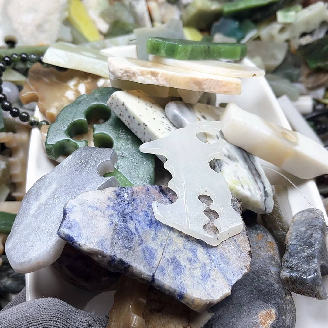 颈饰未镶嵌石英岩玉大**Q