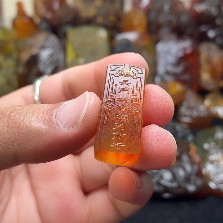 琥珀未镶嵌颈饰23