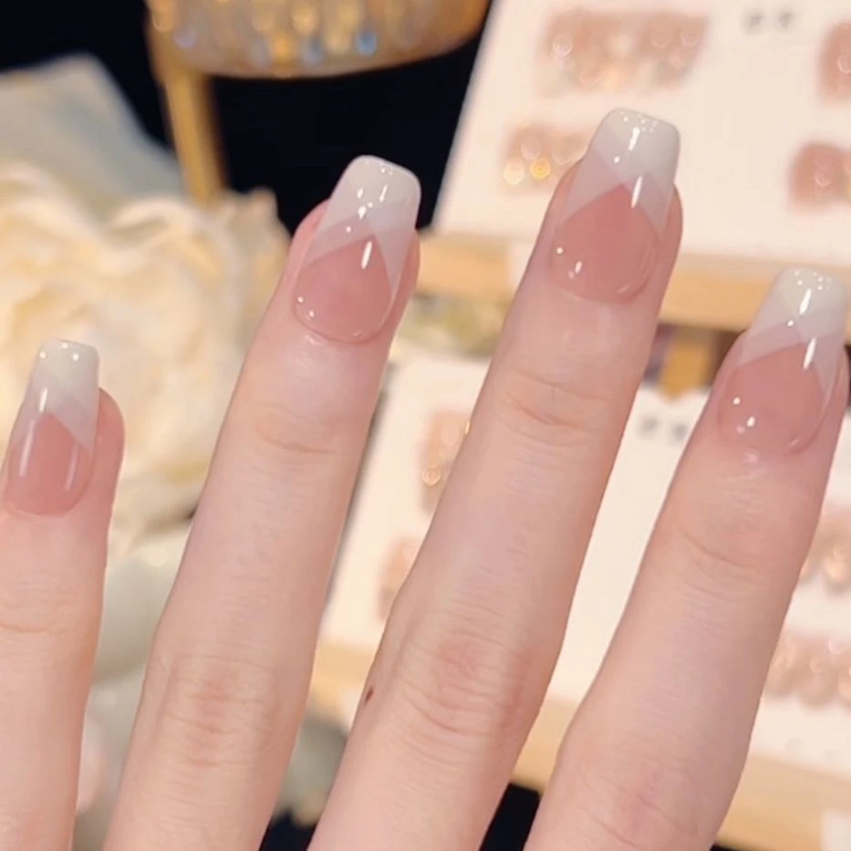 【玫瑰烤奶】手工穿戴甲气质款光疗美甲