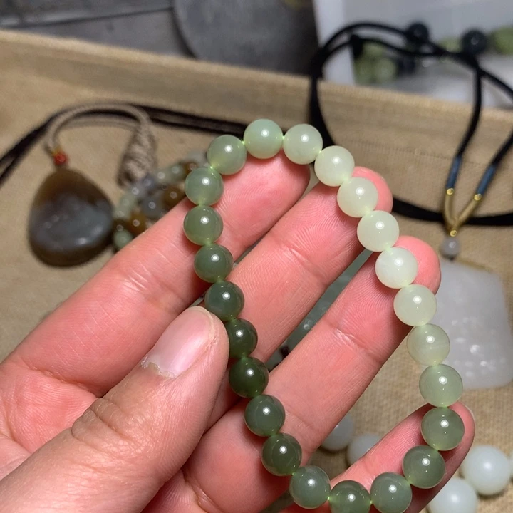 和田玉未镶嵌手串