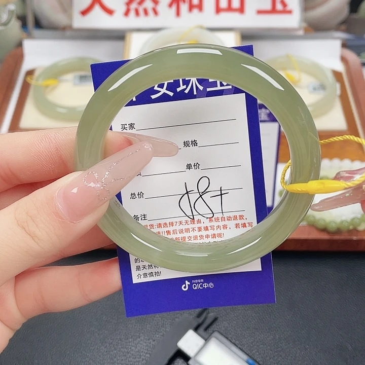 和田玉未镶嵌手镯