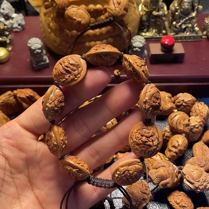 大桃核雕刻瑕疵钟馗头