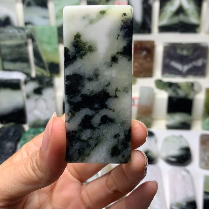 独山玉未镶嵌颈饰