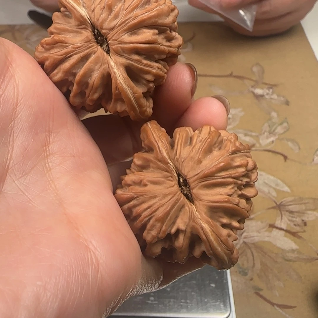 文玩核桃吊坠山地秦皇楼43-13