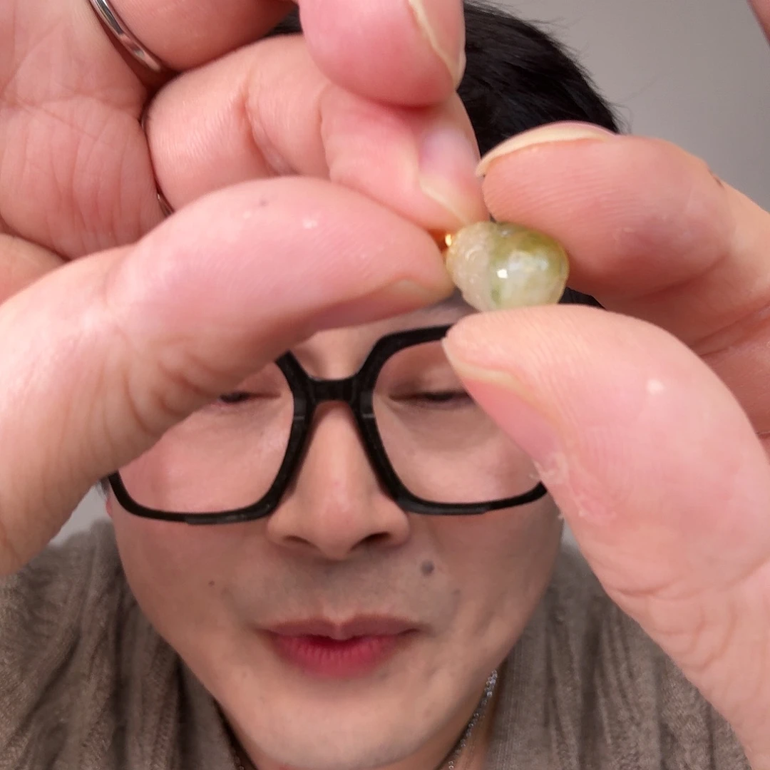 翡翠18K金镶嵌颈饰一件