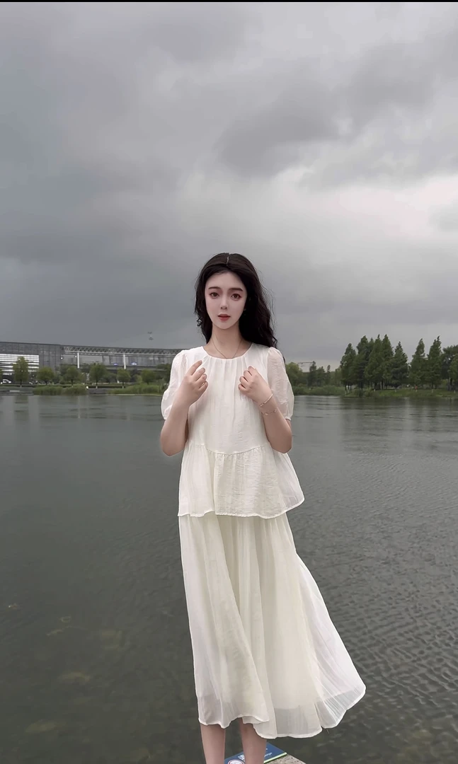 2025新款气质夏季设计感假两件拼接短袖宽松连衣裙显瘦洋气时尚