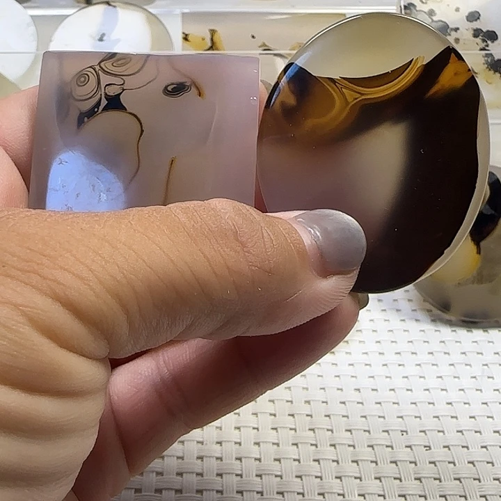 天***人未镶嵌玛瑙/玉髓珠宝奇石