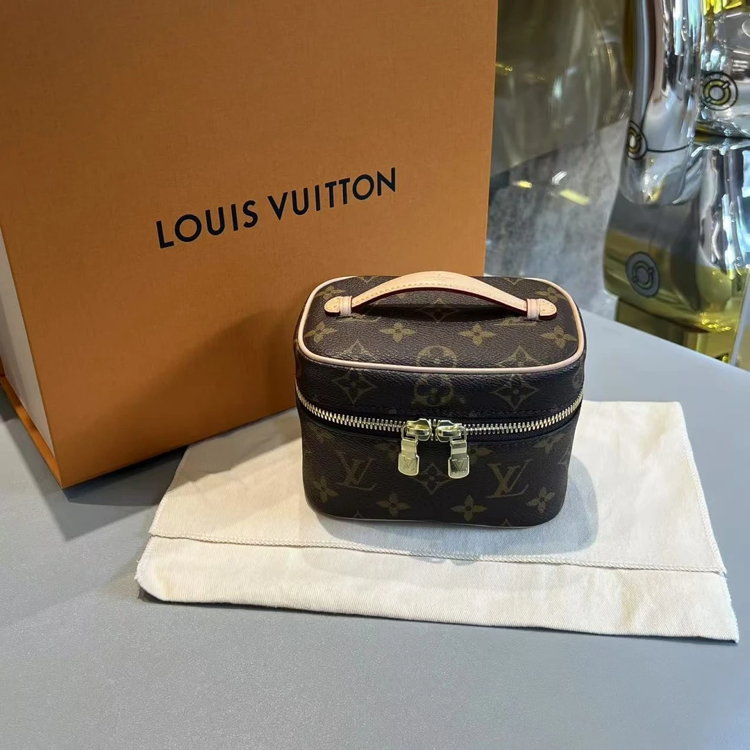 未使用 LouisVuitton/路易威登 nano化妆盒 芯片款全新可以自配肩