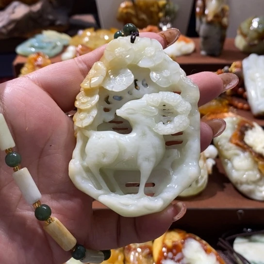 蛇纹石玉未镶嵌颈饰