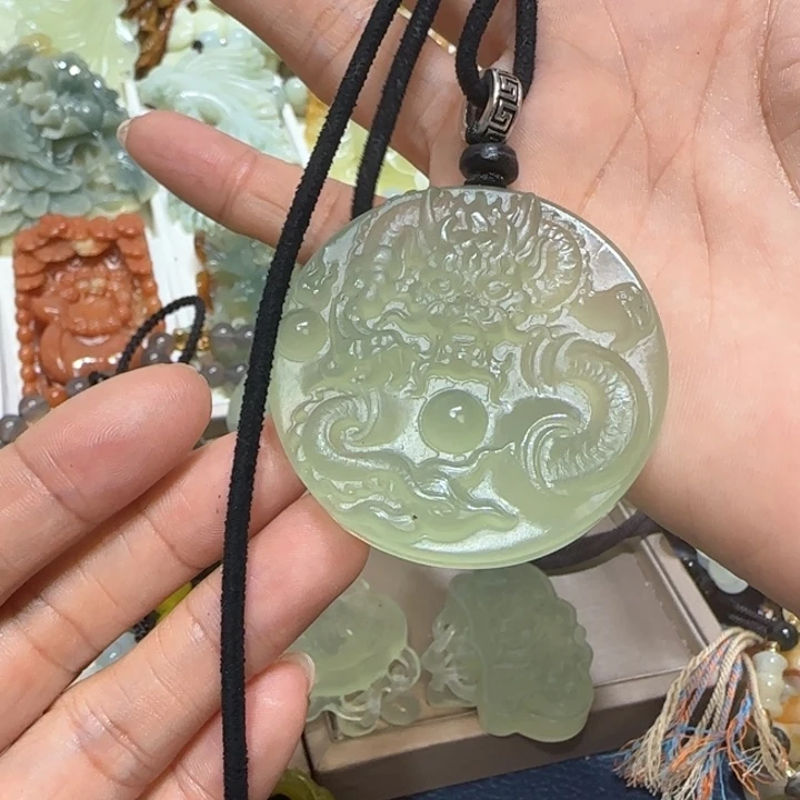 蛇纹石玉吊坠未镶嵌